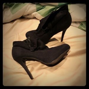 8 1/2  Black suede black heels with side snap